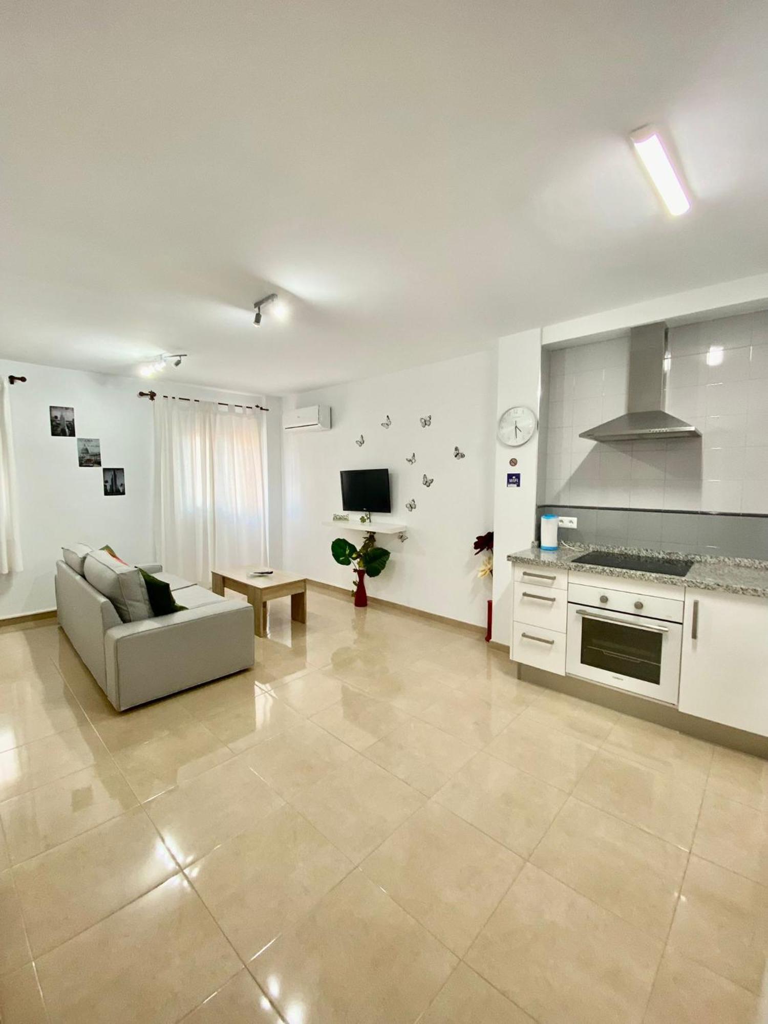 “Smile Nerja” Chic Apartment With Wifi, 4 Guests Luaran gambar